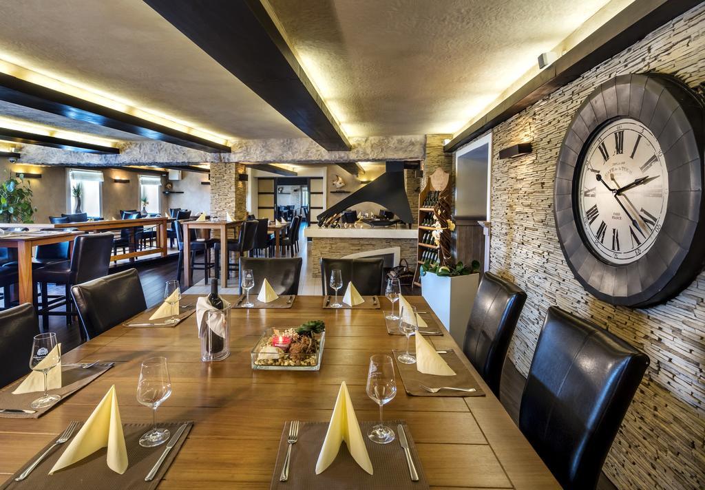 Hotel Jan Moldava Ngoại thất bức ảnh